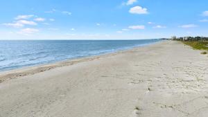 Private beach access, amazing sunsets !