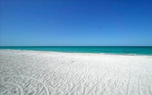 Private beach access, amazing sunsets !