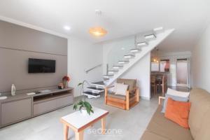 Casa 2 Suítes em Cond. c Piscina MNT0058