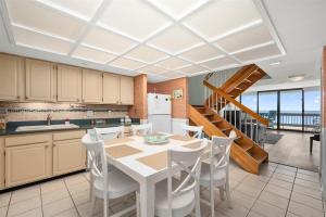 Beautiful 2 Bedroom Century I Condo with ID Pool