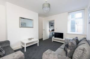 DiscountsContractorsWIFIFree ParkingSmart TV