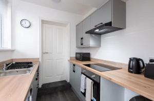 DiscountsContractorsWIFIFree ParkingSmart TV