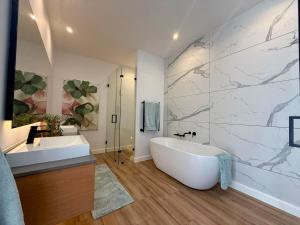 Whispering Waves - Pinnacle Point Estate