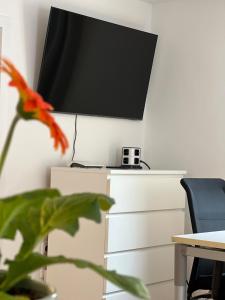 Yellow House Apartments - Top 5