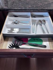 Luxury 3 BedRoom Apartment with Private Entrance plus Free Parking