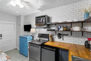 Suite 5 - Quick Walk to Downtown Black Mountain