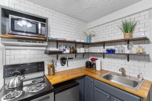 Suite 5 - Quick Walk to Downtown Black Mountain