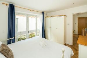 Elegant 4-Bed Islington Home with Garden