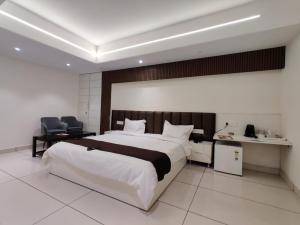 Hotel M K