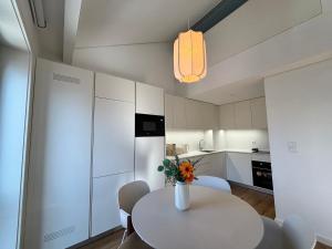 AC, 2Bedrooms APT, City Center 900m to Metro