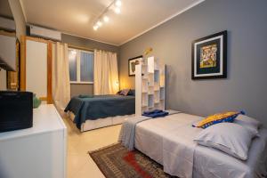 Apto reformado na Av Atlântica praia de Copacabana