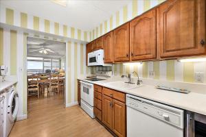 Spacious 3 Bedroom English Towers Unit with Bayside Views and Indoor Pool!