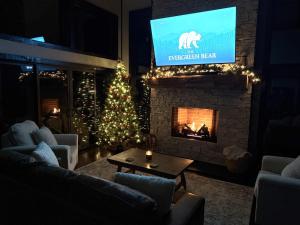 Mountain Lux Lodge Views Hot Tub & Firepits