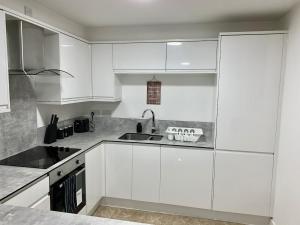 Ibiza Royale -Sleeps 6-Free Parking -Wi-Fi