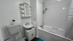 Modern Kensington Studio Near Earls Court Tube