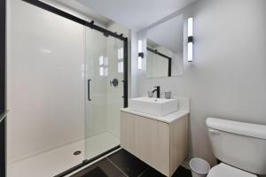 Contemporary 2BR Apartment Near Everything