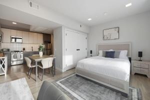 Bright urban studio, fully furnished