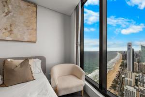 The Sunrise - NEW Beachfront 3BR 180 degree Ocean View with Parking Pool and GYM