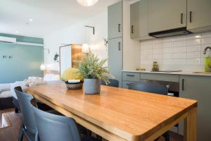 Chic 1BR Bellavista Dining & Hospital Access