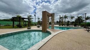 Casa nova em condomínio com acesso à praia