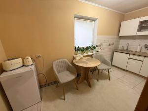 Будиночок біля річки