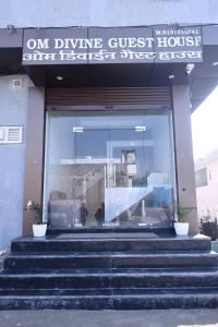 Om divine hotel