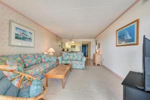 Direct Ocean Front 2 Bedroom Condo in Flying Cloud with 2 Parking Spaces!