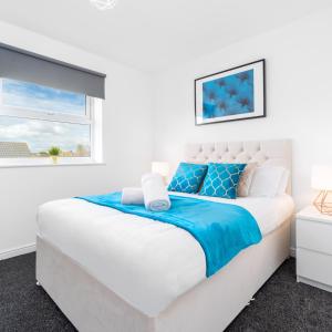 Cozy Two Bed Apartment - Parking - Fast Wi-Fi 6CWD