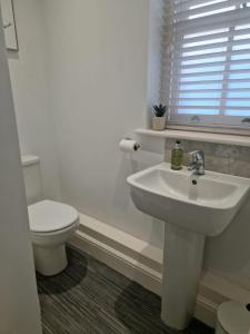 Cosy Central 1-Bed with Parking & Wi-Fi