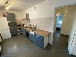 FLC- Vaste T2 -Parking-Air Conditioning-Terrace-6p-St Charles