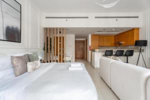 GuestReady | Studio | Partial Burj Khalifa View