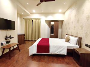 Sophisticated Luxury 4BHK Villa with Jacuzzi Pool Near Beach, Panjim