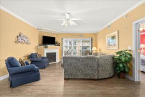 3 Bedroom Uptown Island Breeze Unit with Pool!