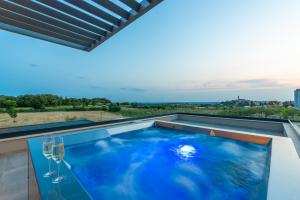 Villa Visignano near Porec for 8 people with 49 m2 heated pool, wellness & sea view