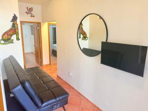 3 Story Home 3BR 2BA with Rooftop View and Heated Pool