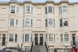 Super central cosy second floor apartment 2 beds and 1 bath