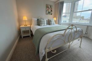 Super central cosy second floor apartment 2 beds and 1 bath