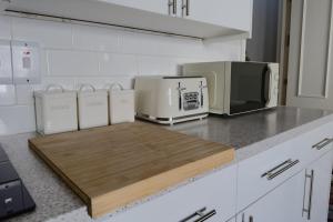 Super central cosy second floor apartment 2 beds and 1 bath