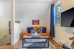 Traveler Friendly Canmore Condo Close to Banff