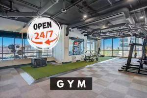 Amazing Townhome in Indy - Free Parking and Gym