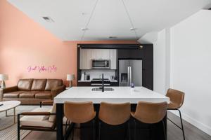 Modern Comfort Meets Class in Downtown Indy