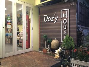 Dozy Lamoon House