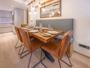 Appartement de Standing avec Piscine, Sauna et Hammam à Val-dIsère - FR-1-694-426