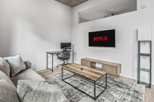 Chic Channelside Getaway in DT