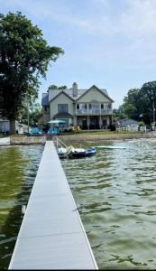 Bella Shores - Docks, Kayaks and Endless Memories