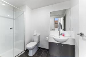 Sunlit Studio Parkville - 1 bath, 1 bed, Tram CBD