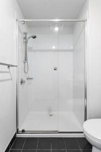 Sunlit Studio Parkville - 1 bath, 1 bed, Tram CBD