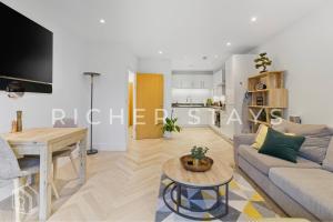 Elegant One-Bedroom Apartment in Stratford