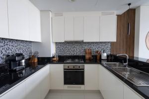 Top Amenities, Luxury 2BR, 5 min. to Burj Khalifa