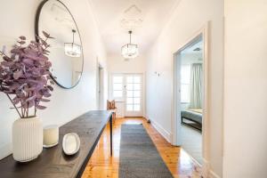 Redgum on Rugless - Coastal Charm near Glenelg Beach